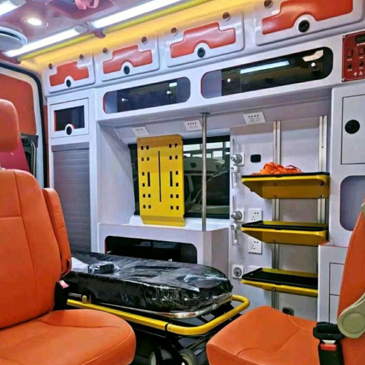 东成镇长途救护车护送病人租赁价格